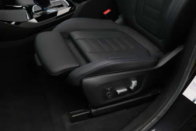 BMW iX3 (2023) thumbnail 4