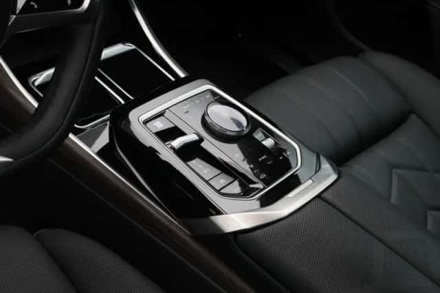 BMW 7-Serie (2024) thumbnail 18