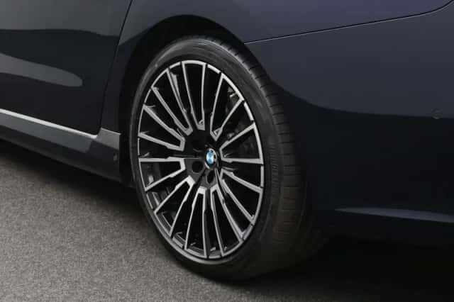 BMW 7-Serie (2024) thumbnail 8