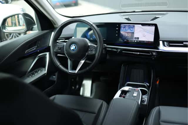 BMW iX1 (2026) thumbnail 3