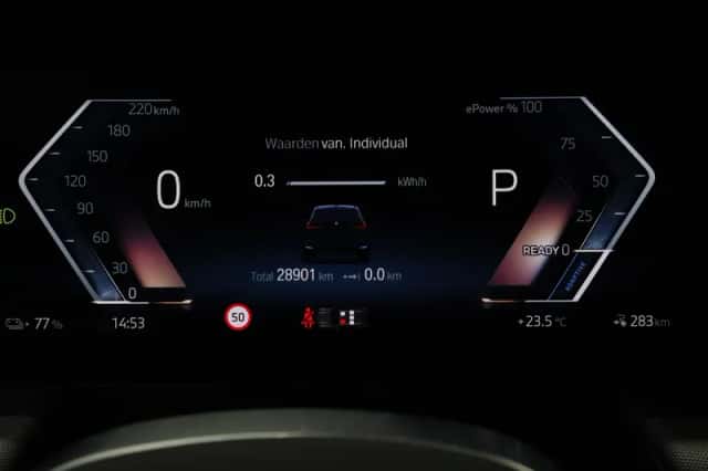 BMW iX1 (2023) thumbnail 4