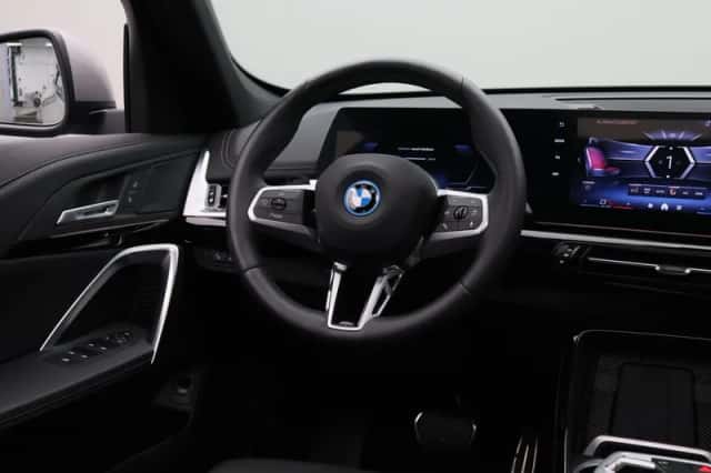BMW iX1 (2025) thumbnail 23