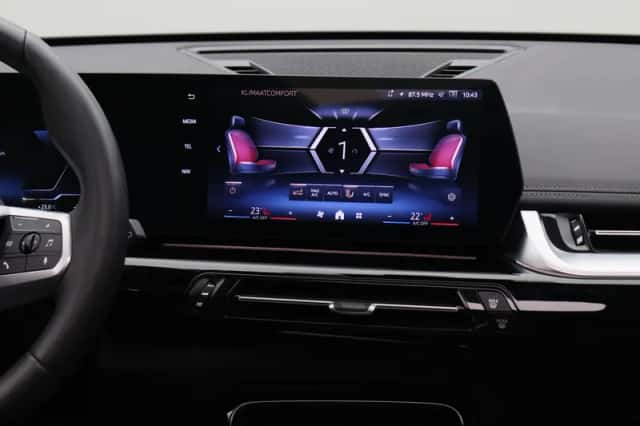 BMW iX1 (2025) thumbnail 24