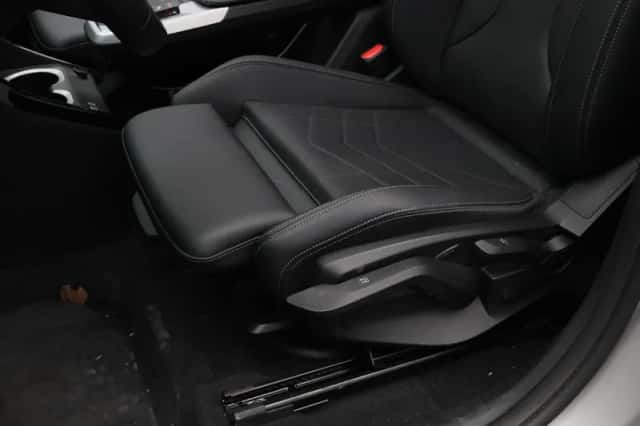 BMW iX1 (2025) thumbnail 4