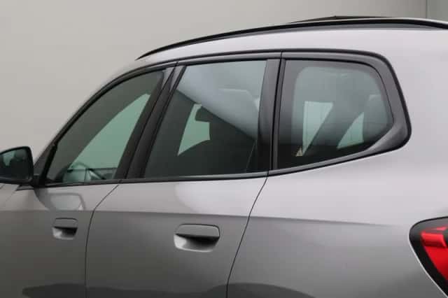 BMW iX1 (2025) thumbnail 8