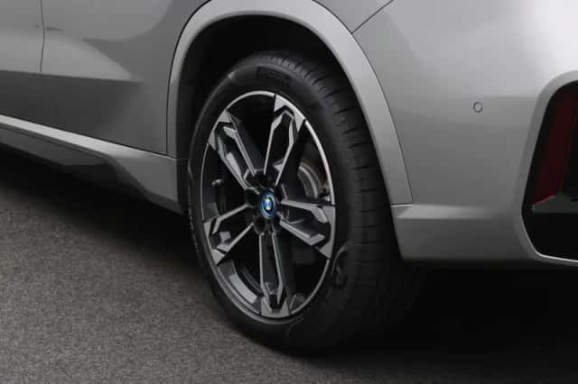 BMW iX1 (2025) thumbnail 9