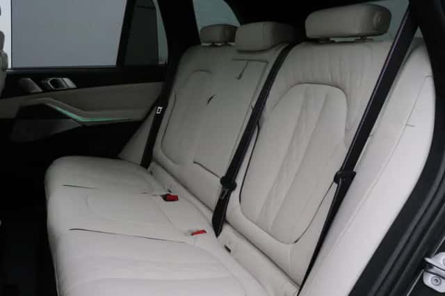 BMW X5 (2023) thumbnail 22