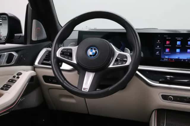 BMW X5 (2023) thumbnail 24