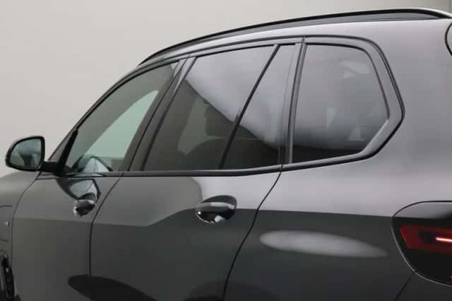 BMW X5 (2023) thumbnail 8