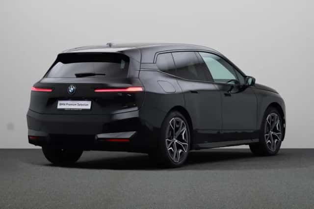 BMW iX (2023) thumbnail 2