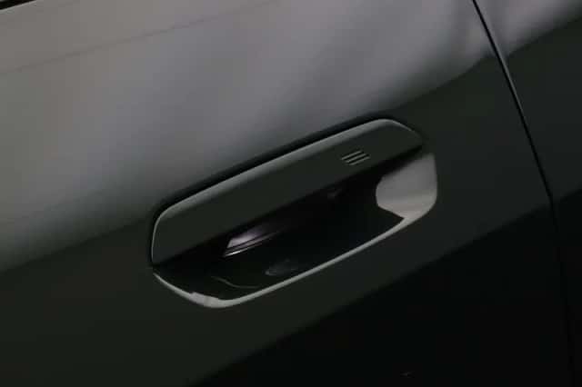 BMW i4 (2024) thumbnail 12