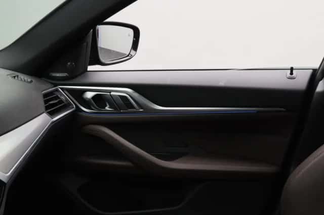 BMW i4 (2024) thumbnail 18