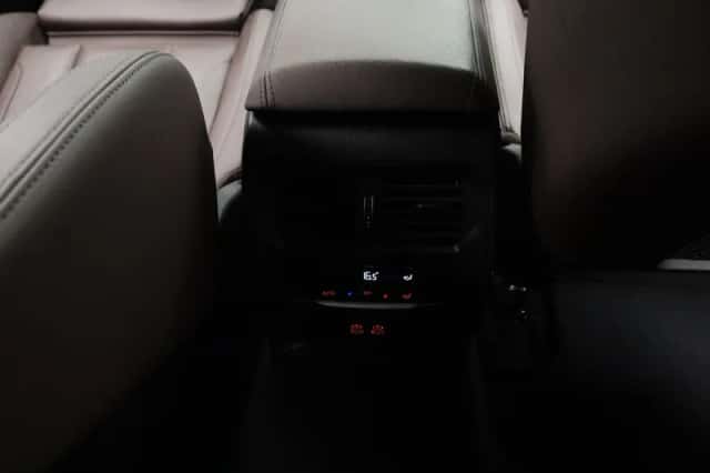 BMW i4 (2024) thumbnail 29
