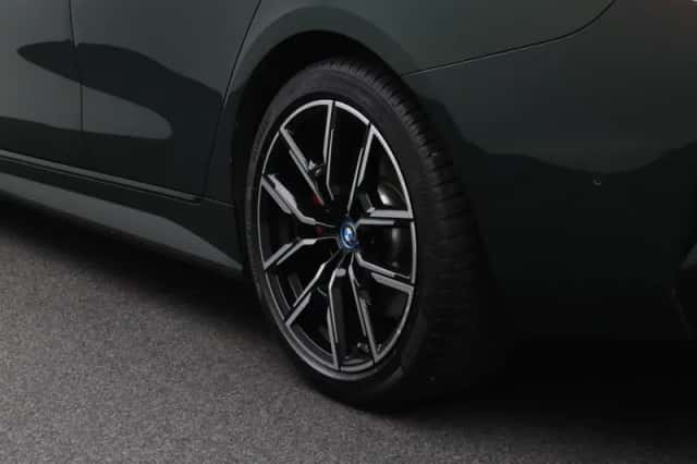 BMW i4 (2024) thumbnail 8
