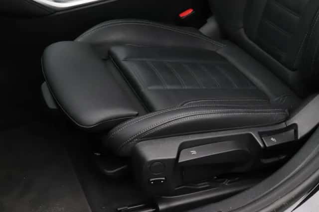 BMW i4 (2023) thumbnail 4
