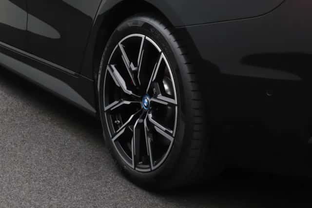 BMW i4 (2023) thumbnail 8