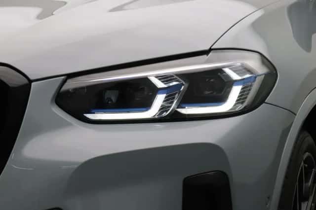 BMW X3 (2022) thumbnail 16