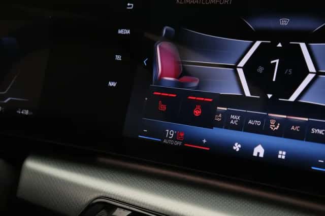 BMW iX1 (2025) thumbnail 5