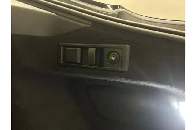 BMW i4 (2025) thumbnail 14