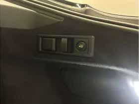 BMW i4 (2025) thumbnail 14