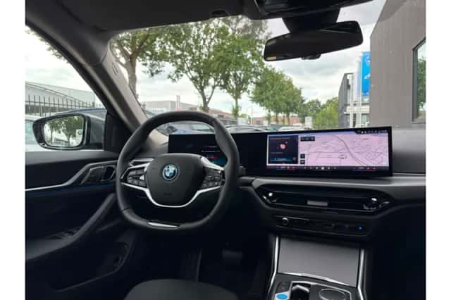 BMW i4 (2026) thumbnail 3