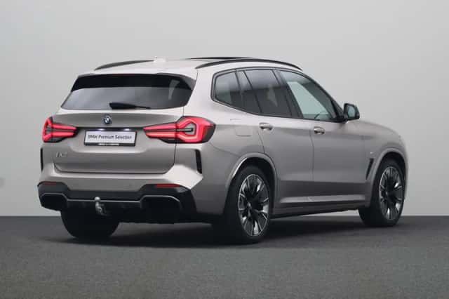BMW iX3 (2024) thumbnail 2