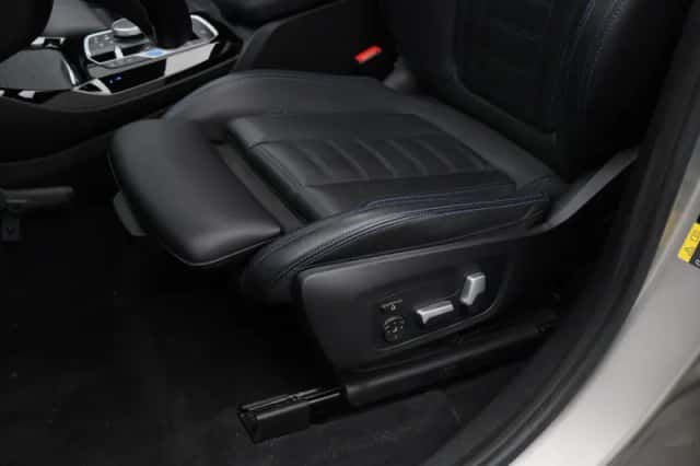 BMW iX3 (2024) thumbnail 4