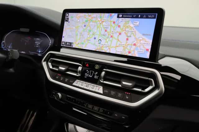 BMW iX3 (2024) thumbnail 5
