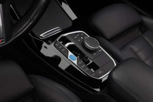 BMW iX3 (2024) thumbnail 6