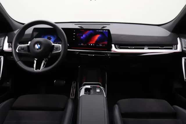 BMW X2 (2024) thumbnail 3