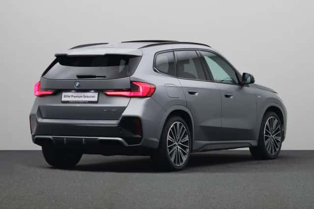 BMW iX1 (2023) thumbnail 2