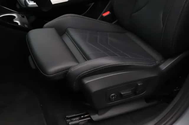 BMW iX1 (2023) thumbnail 4
