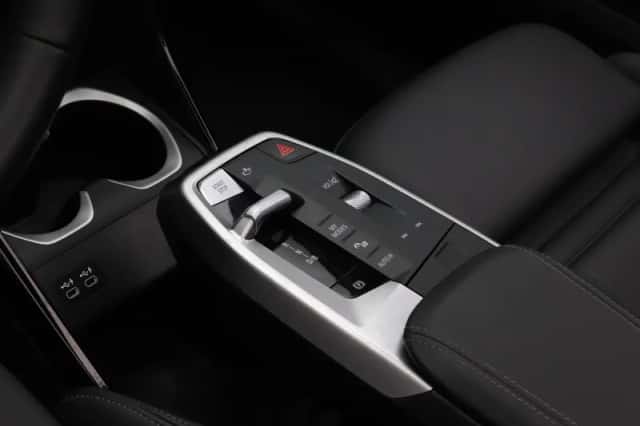 BMW iX1 (2023) thumbnail 6
