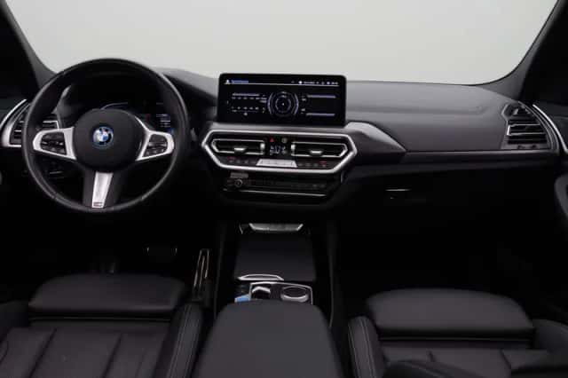 BMW iX3 (2024) thumbnail 3