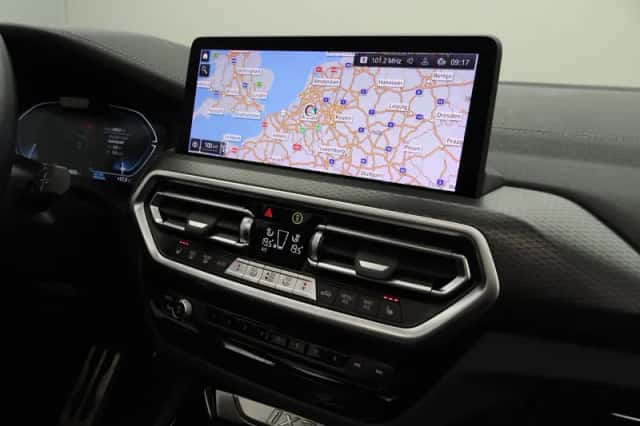 BMW iX3 (2024) thumbnail 5