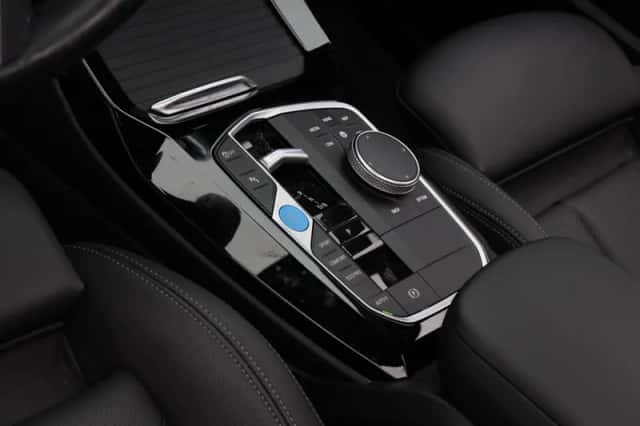 BMW iX3 (2024) thumbnail 6