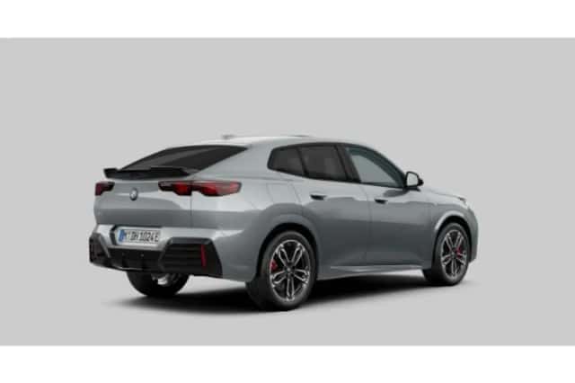BMW iX2 (2025) thumbnail 2