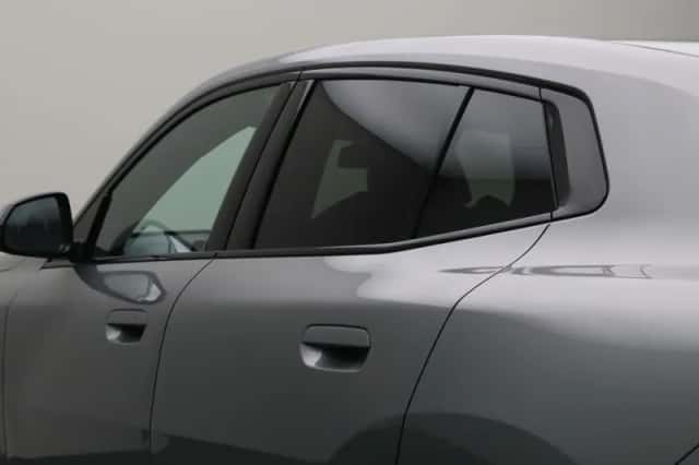 BMW iX2 (2025) thumbnail 4