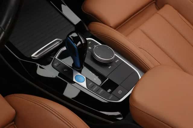 BMW iX3 (2023) thumbnail 6