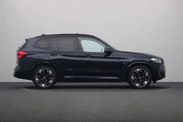 BMW iX3 (2023) thumbnail 13