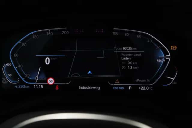 BMW iX3 (2023) thumbnail 6