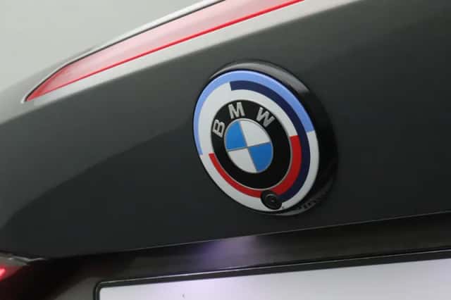 BMW M4 (2023) thumbnail 11