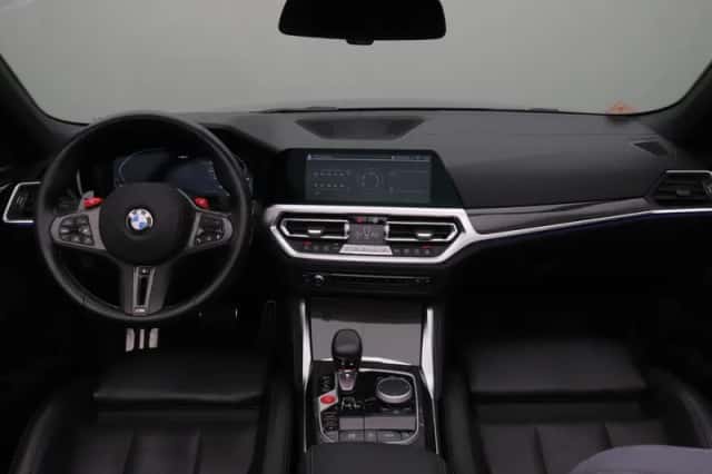 BMW M4 (2023) thumbnail 3
