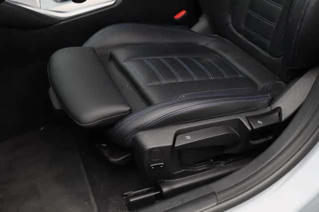 BMW i4 (2022) thumbnail 4