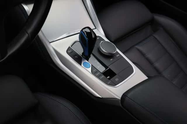 BMW i4 (2022) thumbnail 6