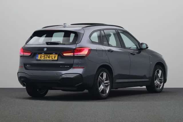 BMW X1 (2022) thumbnail 2