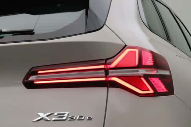 BMW X3 (2024) thumbnail 11