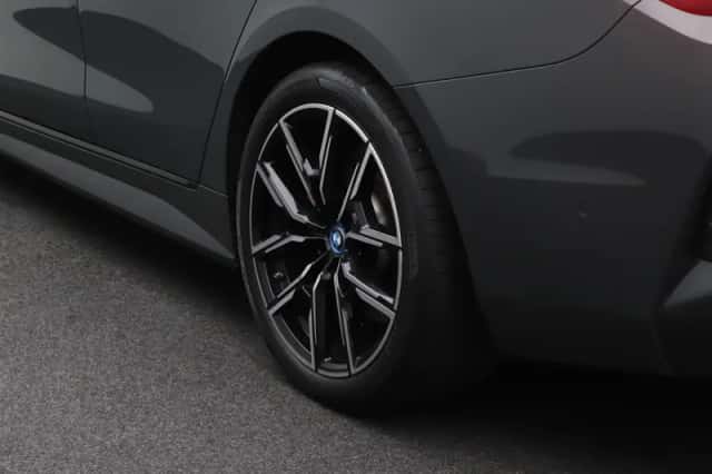BMW i4 (2024) thumbnail 9
