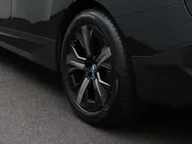 BMW iX (2022) thumbnail 8