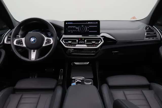 BMW iX3 (2025) thumbnail 3
